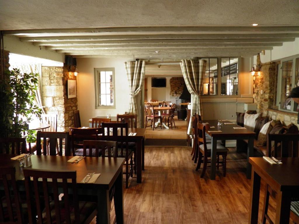 The Talbot Inn Eynsham Exterior photo