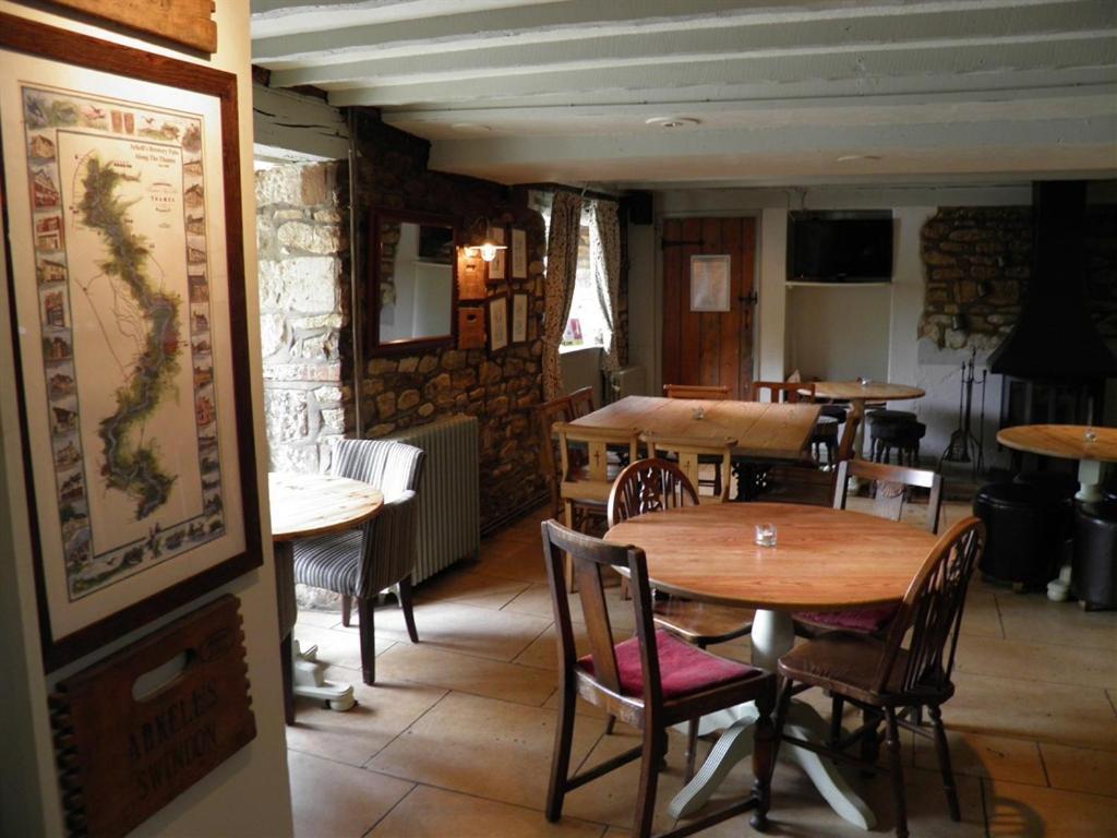 The Talbot Inn Eynsham Exterior photo